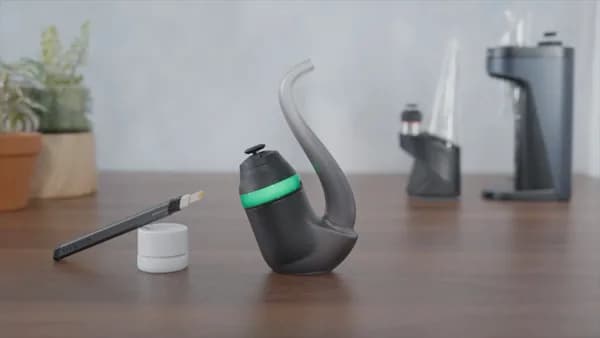 Vaporizador de concentrados sobre a mesa